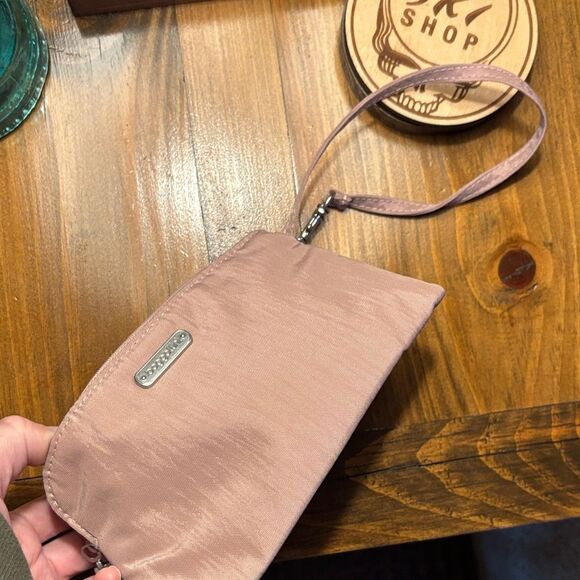 Baggallini Mauve Wristlet - Picture 8 of 8
